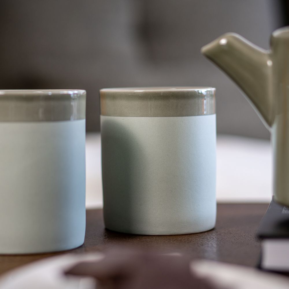 Lookbook im Wohnzimmer - Tassen aus Keramik im skandinavischen Stil